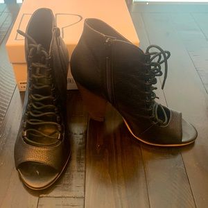 BP Addie leather black open tie bootie